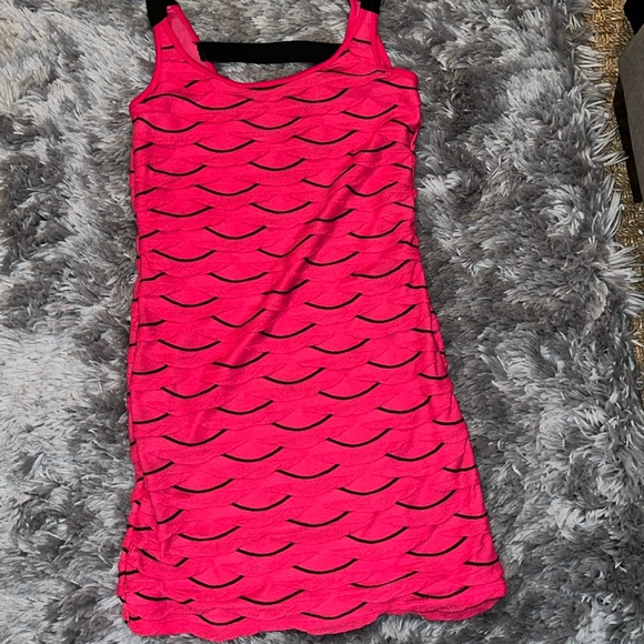 Pink bright dress - Picture 2 of 5